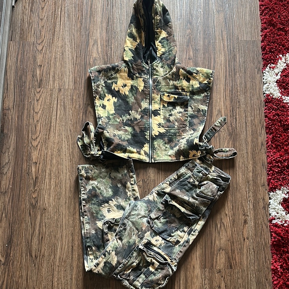 Camouflage Hooded Vest and Pants Set